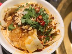 -沪小二炭火蛙锅(淮海中路美食不夜城店)