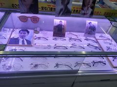 -提一眼镜·蔡司·依视路(小寨店)