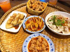 -爆炸头阿姨小四川正宗川味小吃(无任何分店)
