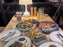 -Famous肥猫墨西哥音乐餐吧(五棵松华熙LIVE店)