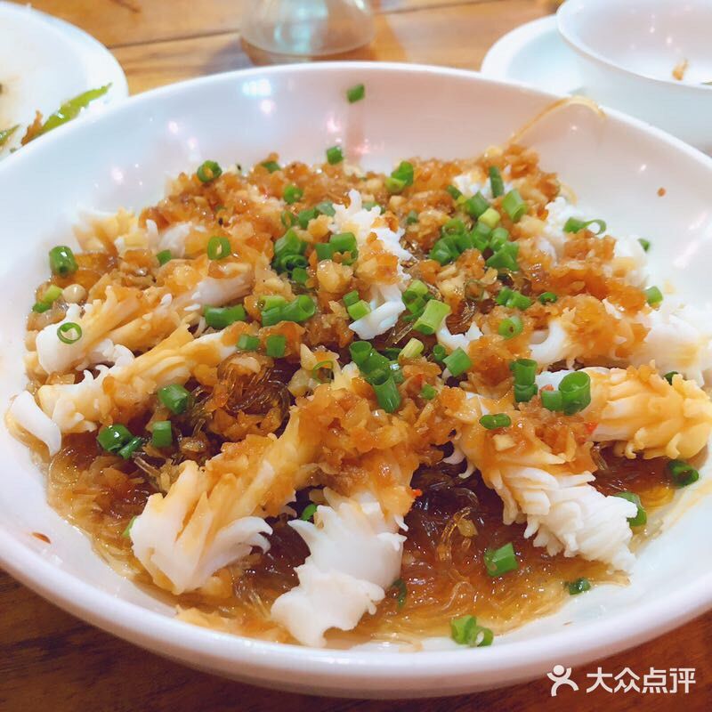 这家酒店的餐厅生意很火爆，中国人开的