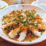 这家酒店的餐厅生意很火爆，中国人开的