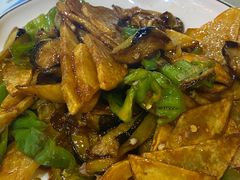 地三鲜-东北哈尔滨酱骨头馆房掌柜铁锅炖
