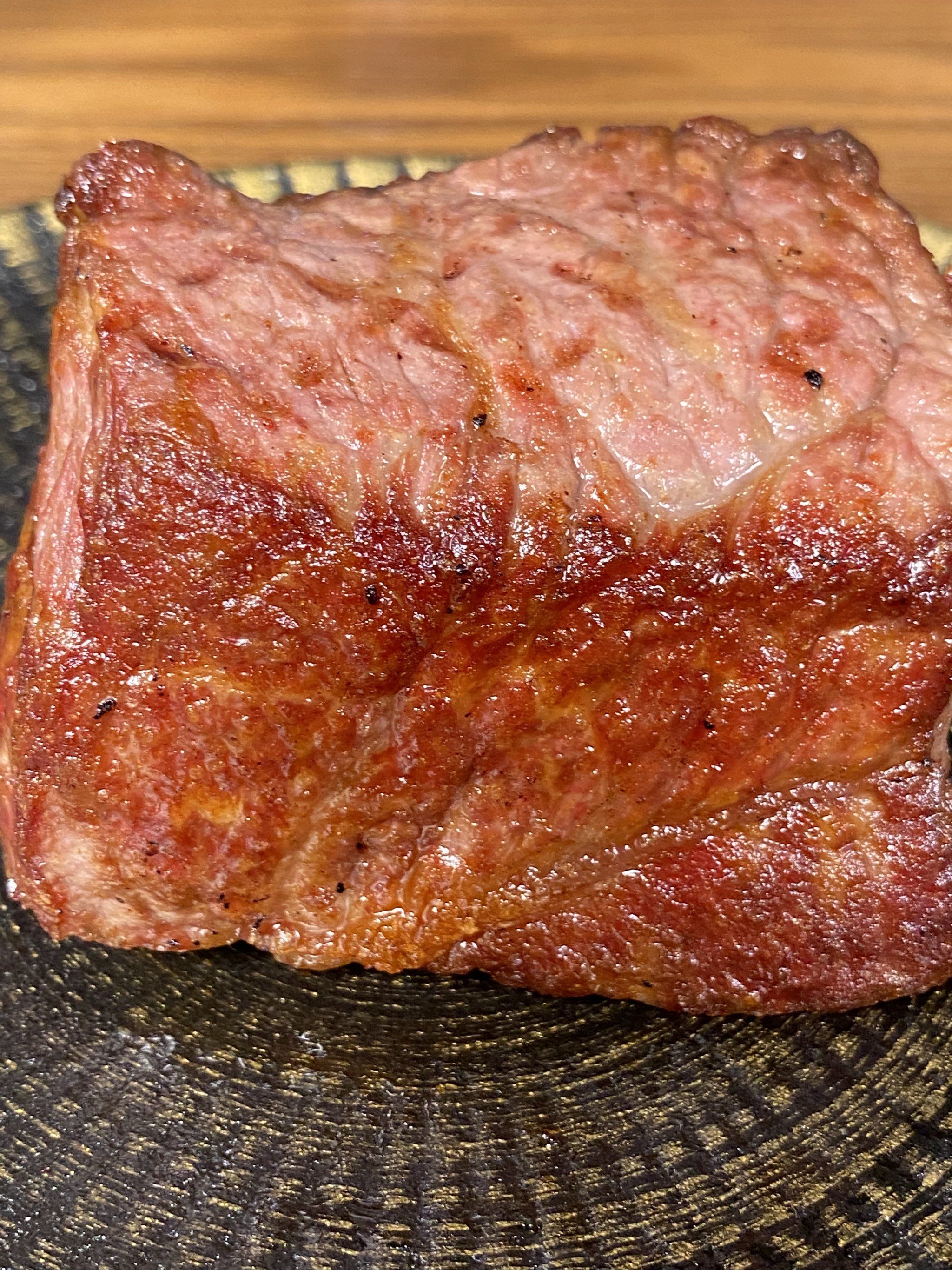 西冷牛肉,作为一块极具代表性的牛排部位,其口感与风味常受到众