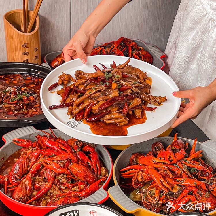 哎呦喂‼️又到了炫小龙虾的季节啦🦞