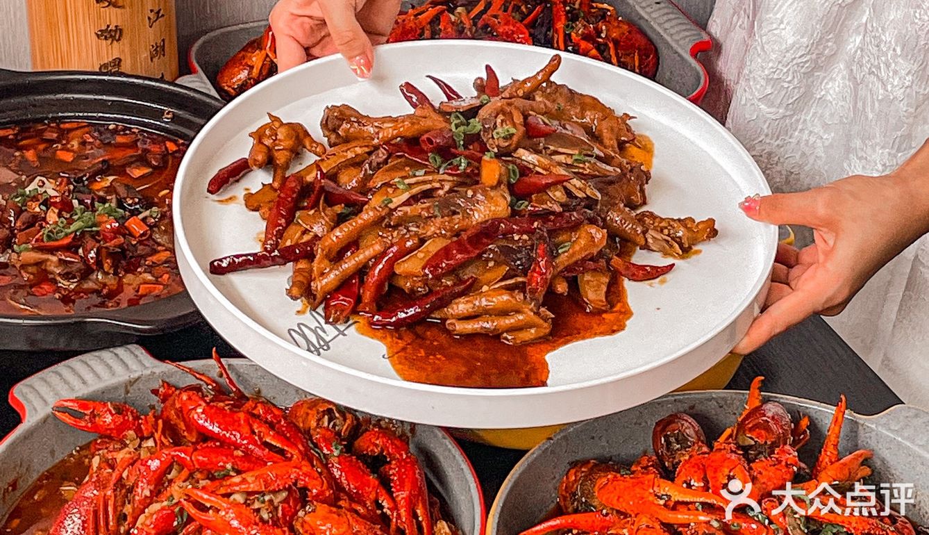 哎呦喂‼️又到了炫小龙虾的季节啦🦞