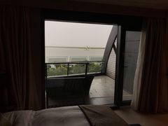 -上海滴水湖皇冠假日酒店