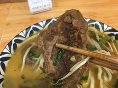 精选酸菜牛腱子面-陈八两面家(华孚写字楼店)