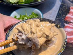 -洞庭洲·防空洞火锅·铜锅涮肉·烧烤(新百广场店)