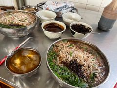 -正宗杨记普洱酸醋米线(总店)