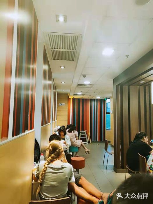 麦当劳(大栅栏店)大堂图片