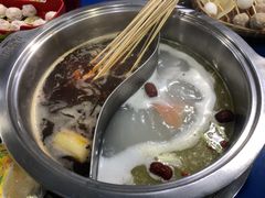 鸳鸯锅底-马路边边·成都串串(翠柏路店)