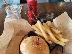 -BOURBON 玻本美式餐厅酒吧(虹桥新天地店)