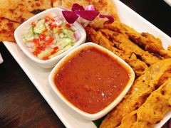 -Chom Cafe and Restaurant