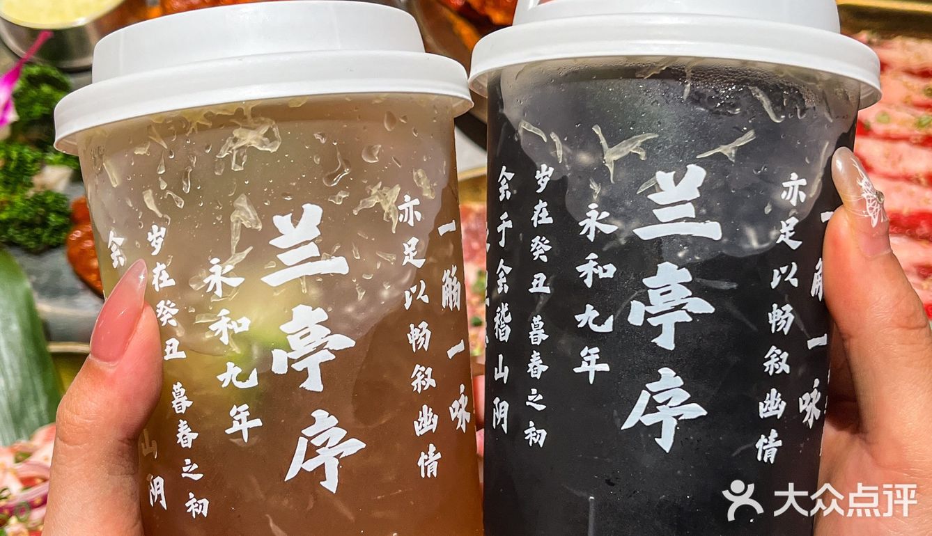 谁懂这一桌的含金量啊！排队2小时也要吃！！