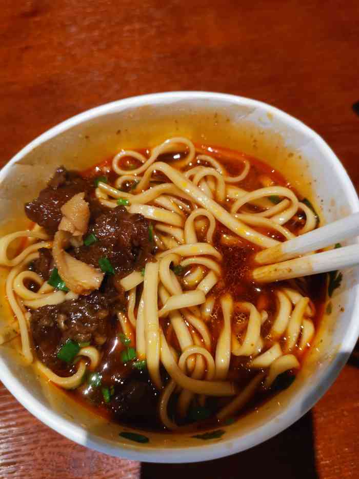 [薄荷]环境:早上八点90里面没有食客,有几个爹爹婆婆在门口桌子上