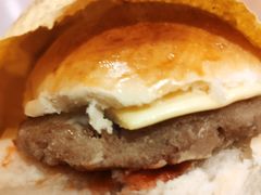 芝士牛肉汉堡包-丹麦饼店