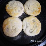 酥掉渣的白糖芝麻饼，吃的时候一定要接着点