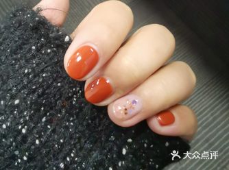 年前约朋友出来聚餐，下车就往沃尔玛这边走，换了个手机