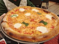 马苏里拉披萨-WOLFGANG PUCK KITCHEN & BAR(迪士尼小镇店)