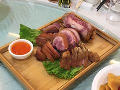 脆皮德国咸猪手-江南村酒家