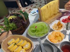 -洪氏嗨捞·广东猪肚鸡·椰子鸡火锅(西咸万象城店)