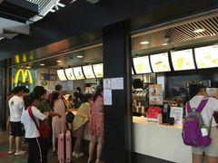 等位区-麦当劳(广州南站店)