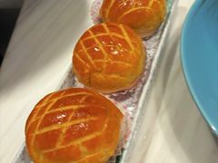 酥皮水牛奶菠萝包-陶陶居酒家(新天地店)