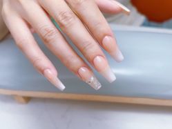 -朵琳·美甲美睫纹绣