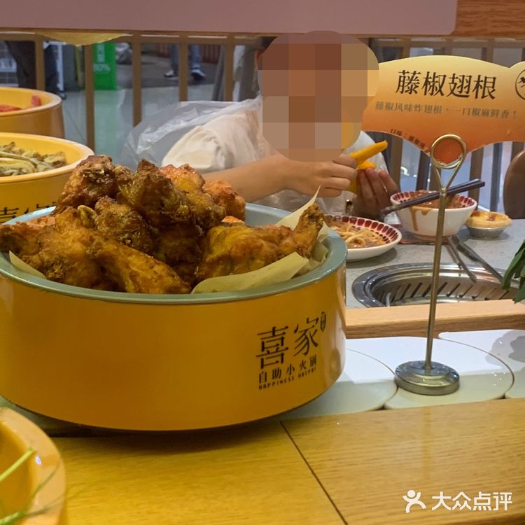 人山人海的自助小火锅