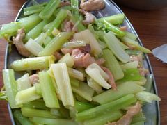 西芹炒猪颈肉-高佬海鲜餐厅