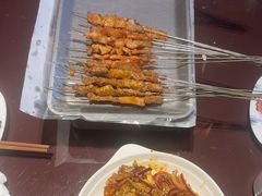 -三个大叔烤羊肉串·歌手驻唱·碳烤鲜肉(西三旗店)