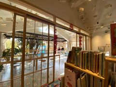 -猫的天空之城概念书店(束河店)