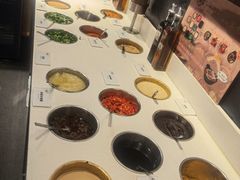 自助调料区-哥老官重庆美蛙鱼头(松江地中海十八哥店)