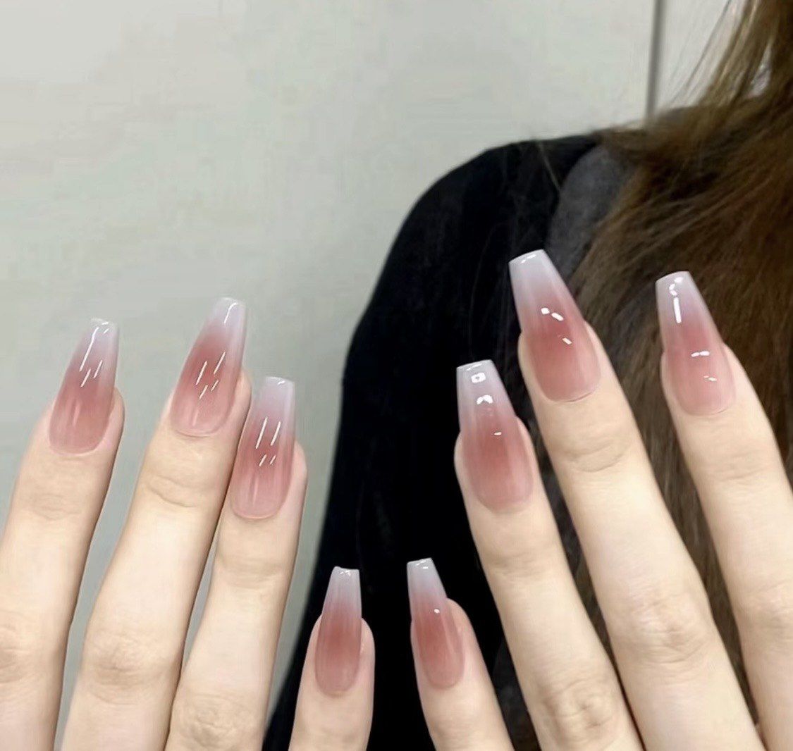 超显白树莓色美甲