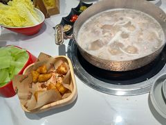 -洪氏嗨捞·广东猪肚鸡·椰子鸡火锅(西咸万象城店)