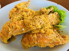 咸蛋黄焗虾-大树下海鲜饭店