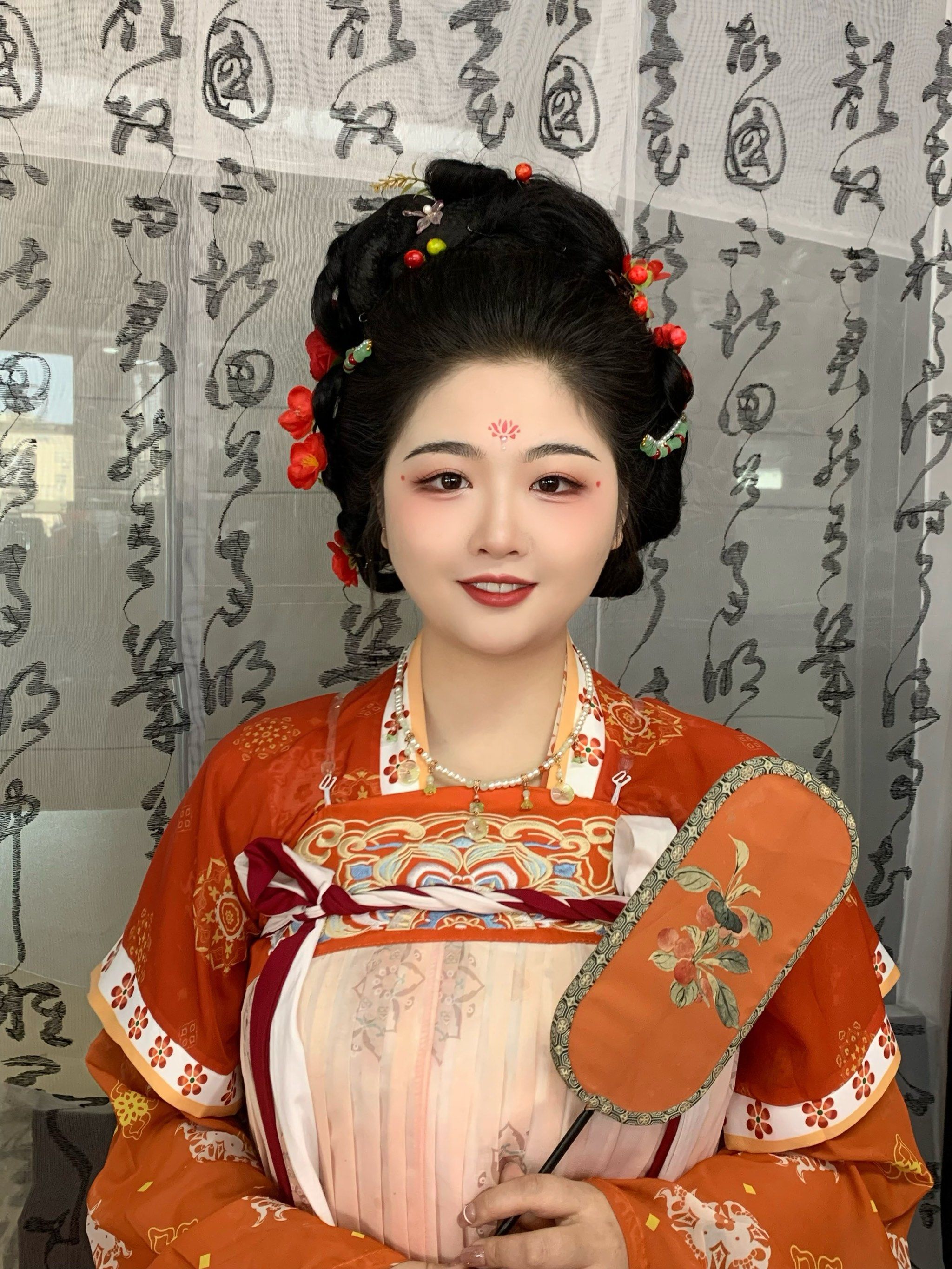 原来穿上古装也可以这么美 #古风汉服美如画 #复原妆造 #微胖女孩