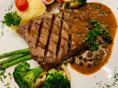 -Chom Cafe and Restaurant