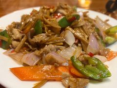 酸笋小炒肉-老街坊餐吧