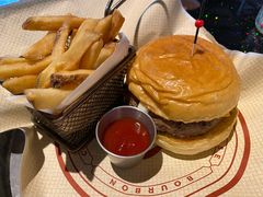 -BOURBON 玻本美式餐厅酒吧(虹桥新天地店)