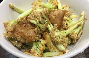 Dry Pot Cauliflower with Green Stalks