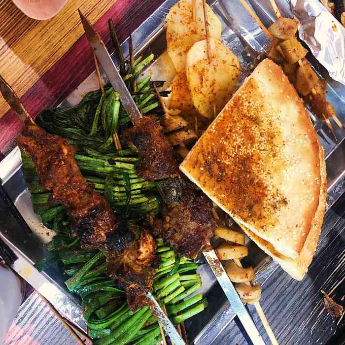 打分 新搬到佛山,这间烧烤店已经光顾第二次啦～  现点现烤,羊肉串配