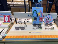-LOOK眼镜·蔡司依视路配镜(宝山万达店)