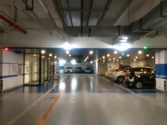 -虹桥天地-停车场