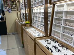 -视野联行眼镜·蔡司授权店(长白万象汇店)