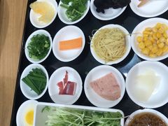 墨鱼丸酸菜过桥米线-妈妈故事米线(市府恒隆店)