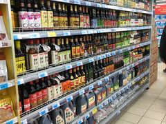 摆放整齐的货架-鑫海韵通大卖场(石园店)