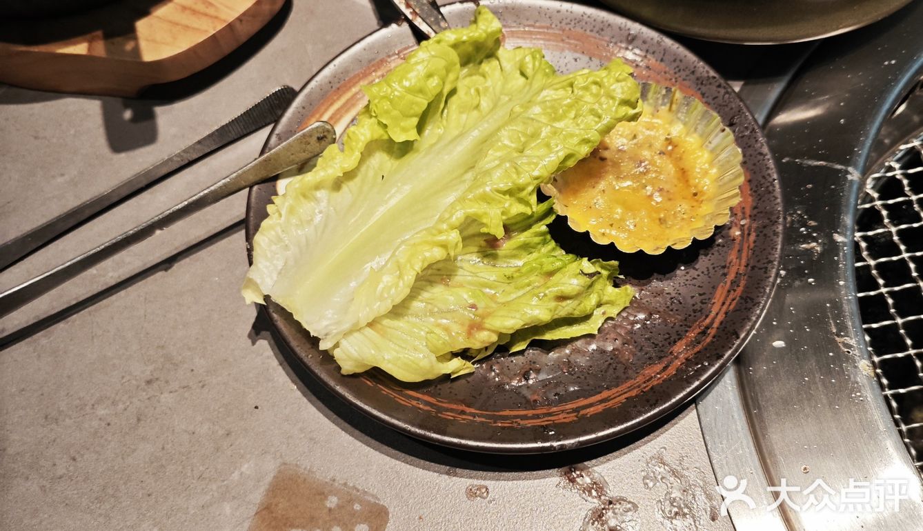看了看，最后选了大众点评上的三人套餐