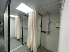 -蓝海豚游泳俱乐部(南京西路店)